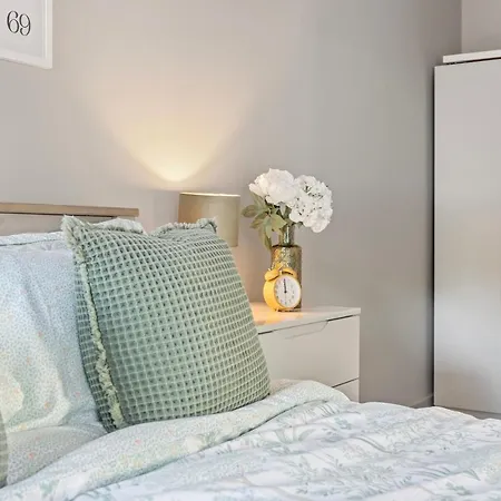 Villa Brand New 1-Bed Flat With Free Parking à Nottingham Extérieur photo
