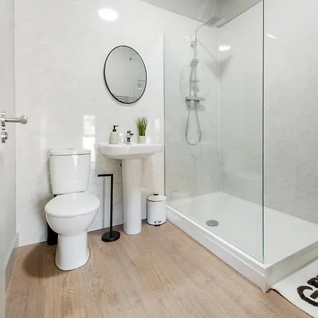 Villa Brand New 1-Bed Flat With Free Parking à Nottingham Extérieur photo