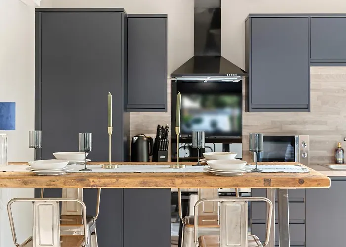 Brand New 1-Bed Flat With Free Parking