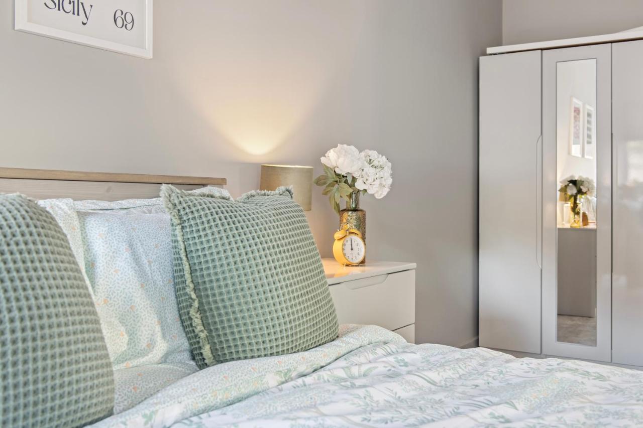 Brand New 1-bed Flat With Free Parking Casa vacanze